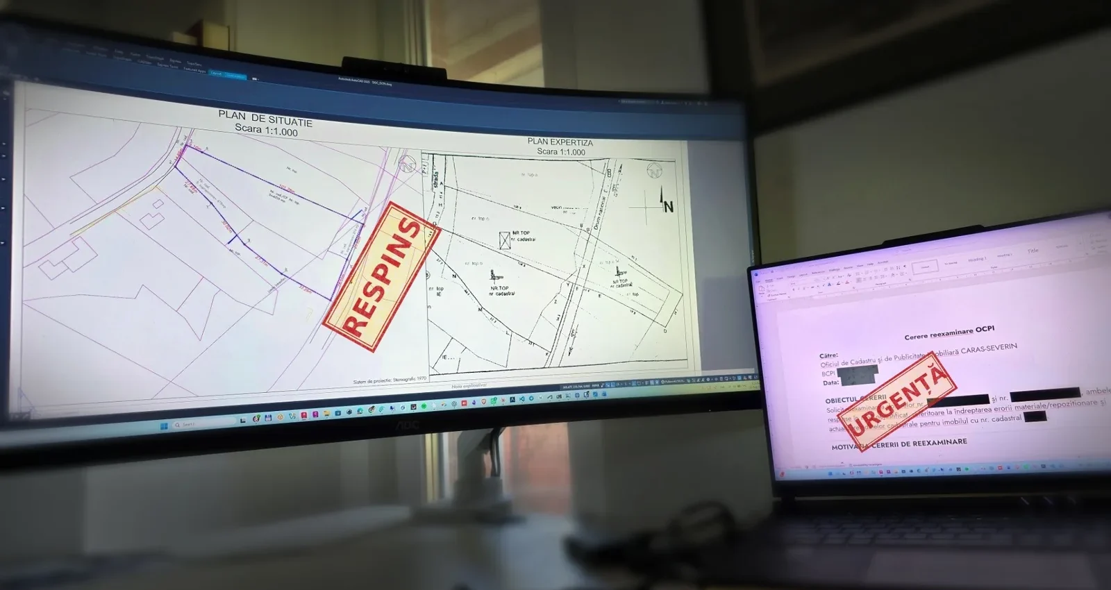 Ce Este Cadastrul Și Ce Nu Poți Face Fără El: Dezavantajele Unui Imobil Neînscris În Cartea Funciară 1 Plan De Situație Și Plan De Expertiză Deschise Pe Monitor, Cu Ștampila De Respins, Lângă Laptopul Cu Cererea De Reexaminare Adresată Ocpi